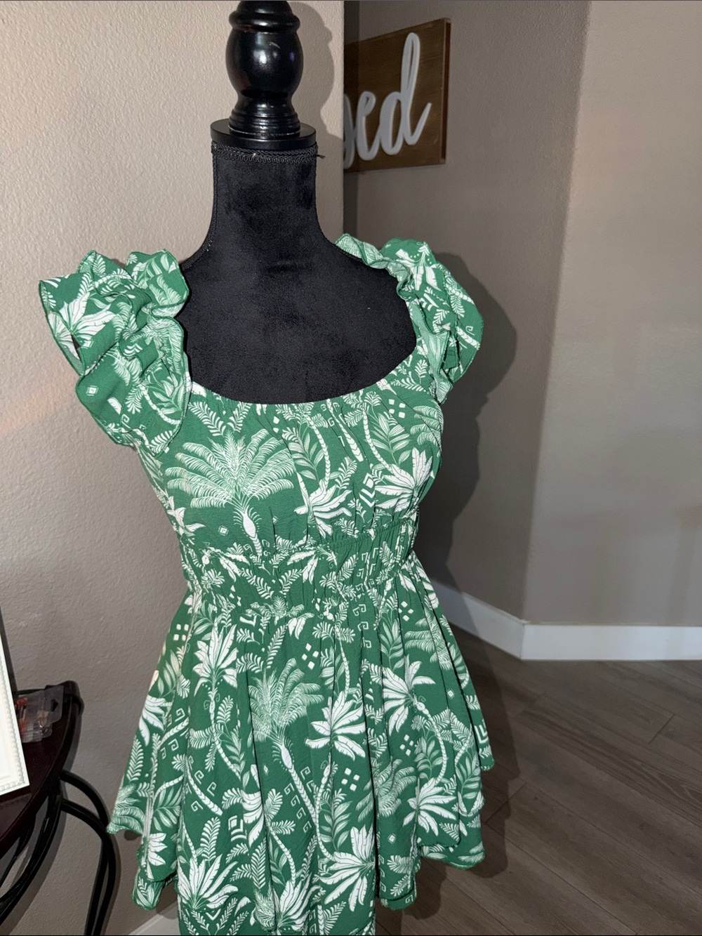Green Tropical Print Ruffled Sleeve Dress